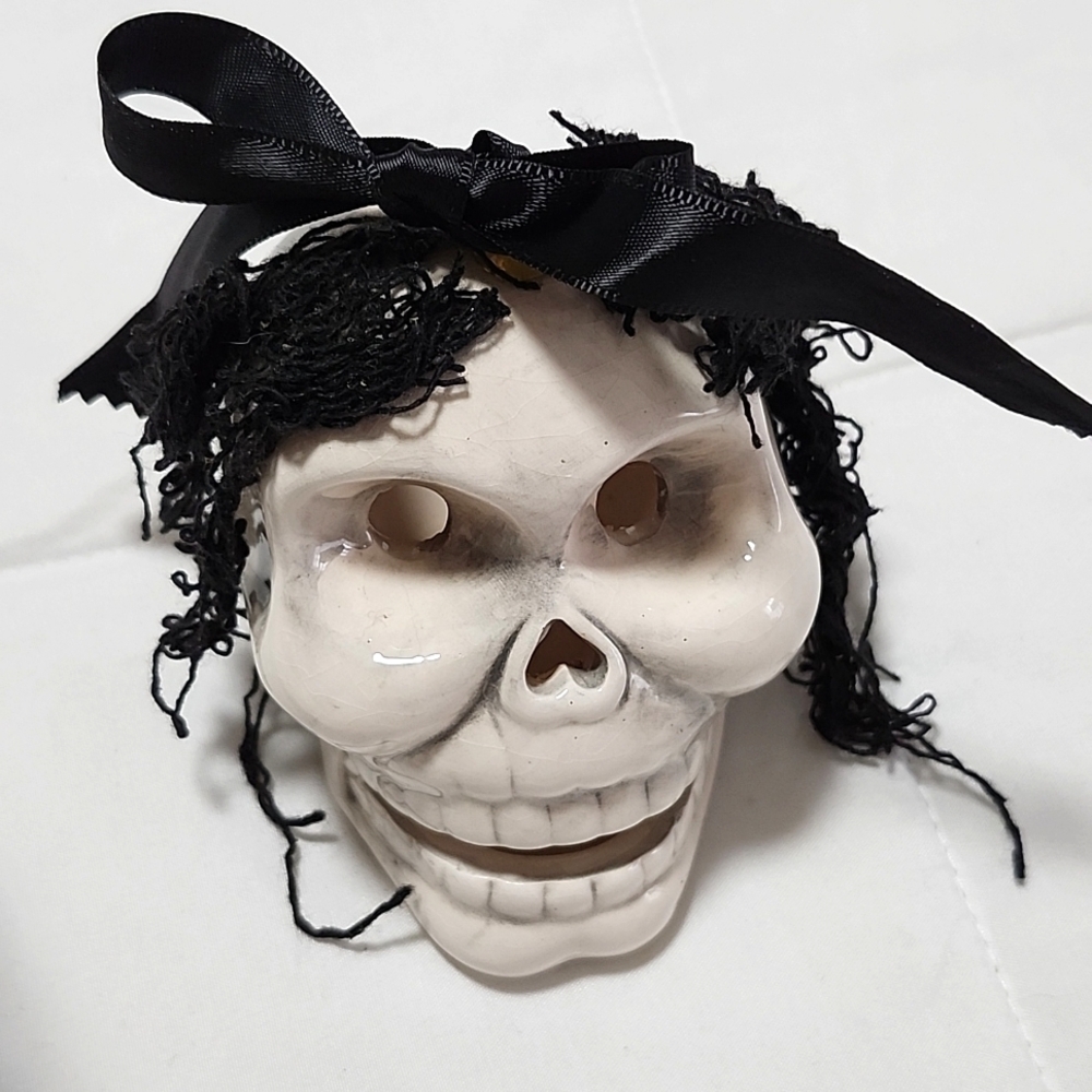 Ceramic Skull - Picture 2 of 5